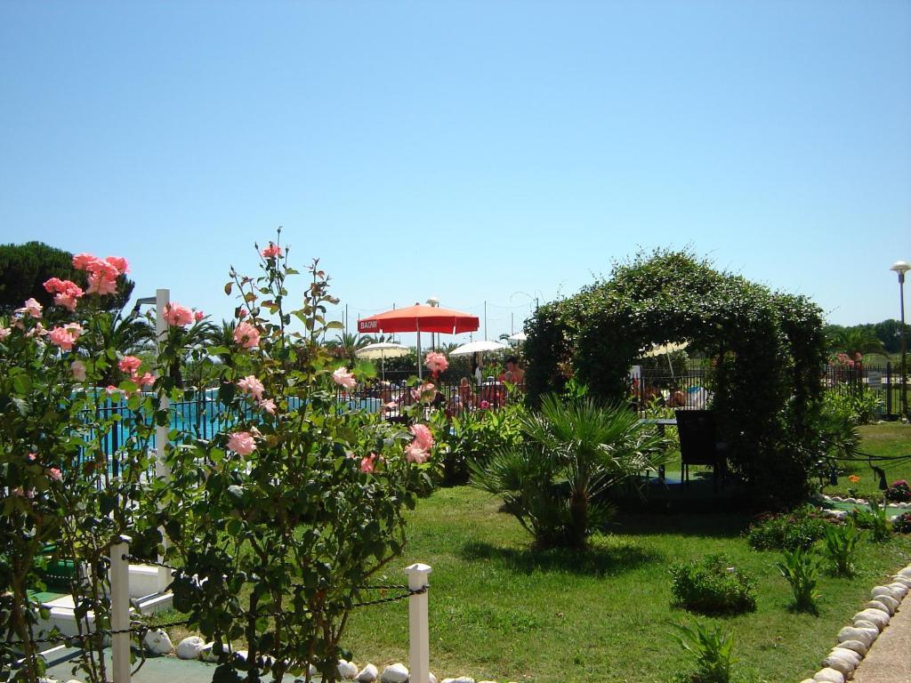 Elena Club Resort Silvi Marina Exterior photo